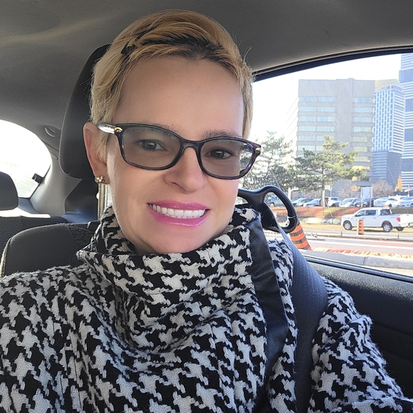 Meet your Posher, Stephanie - Picture 7 of 16